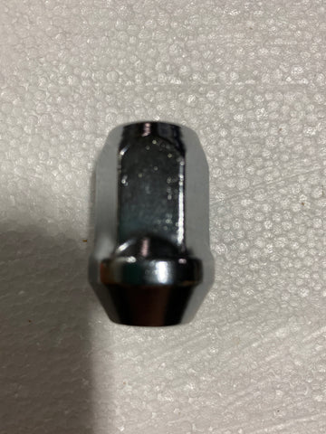 X32-01 lug nut